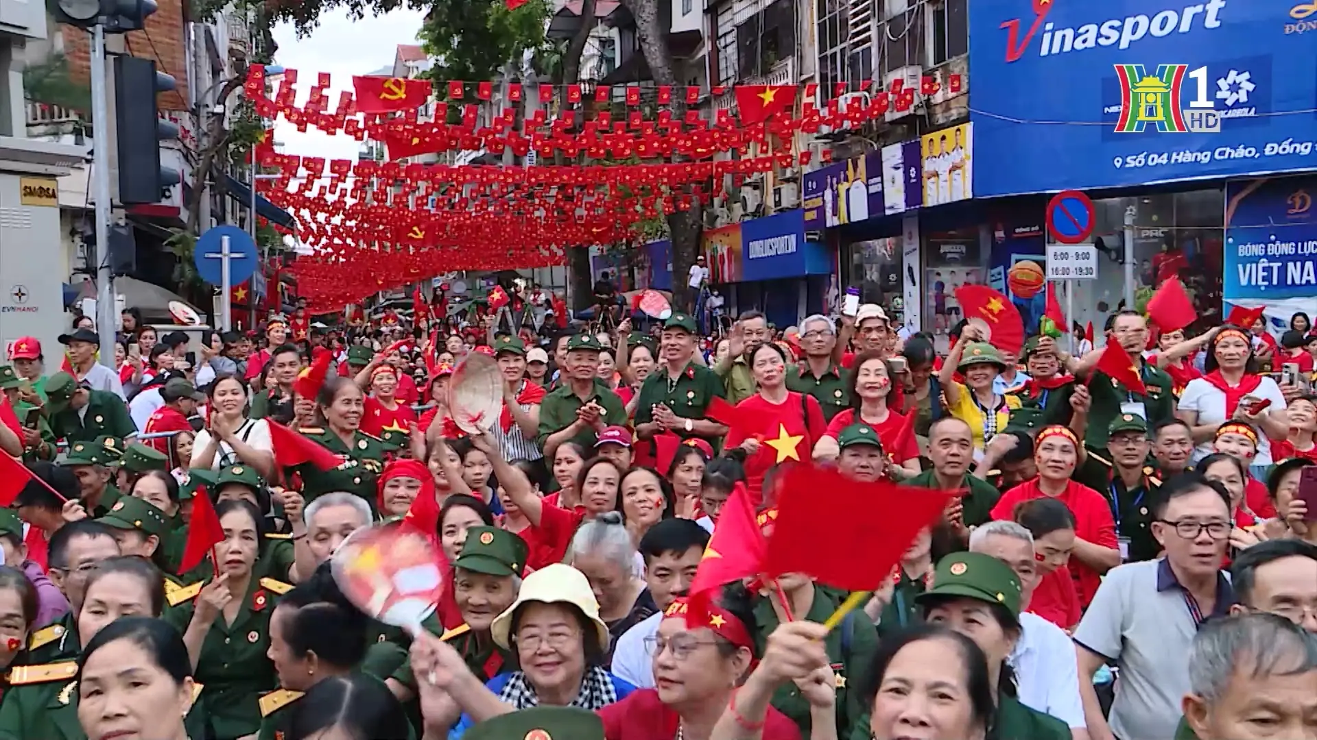 Hà Nội tươi vui, phấn khởi trong ngày Đại lễ